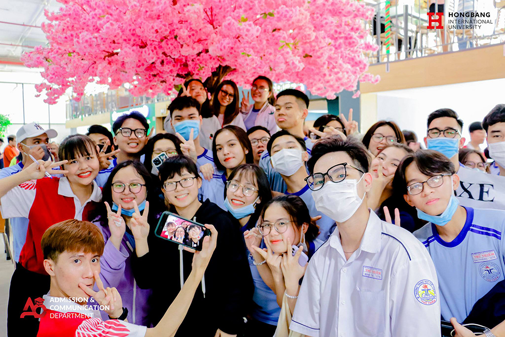 THPT Thủ Thiêm tham quan Trường Đại học Quốc tế Hồng Bàng