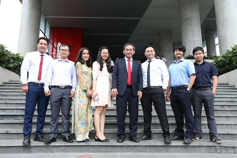 học Logistics tại ĐHQT Hồng Bàng