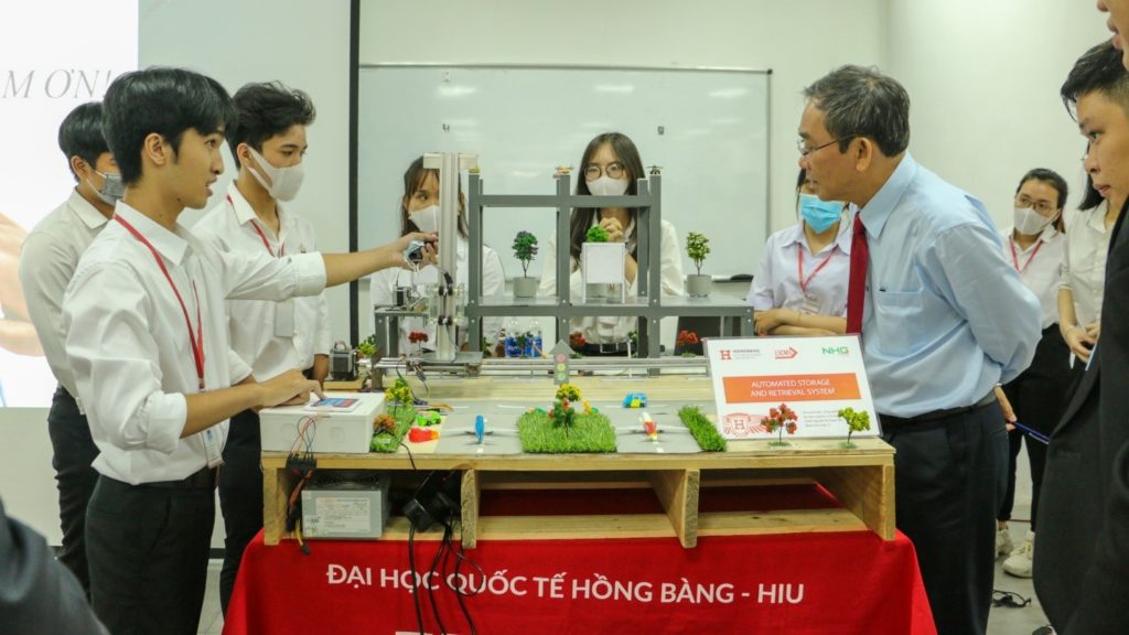 học Logistics tại ĐHQT Hồng Bàng