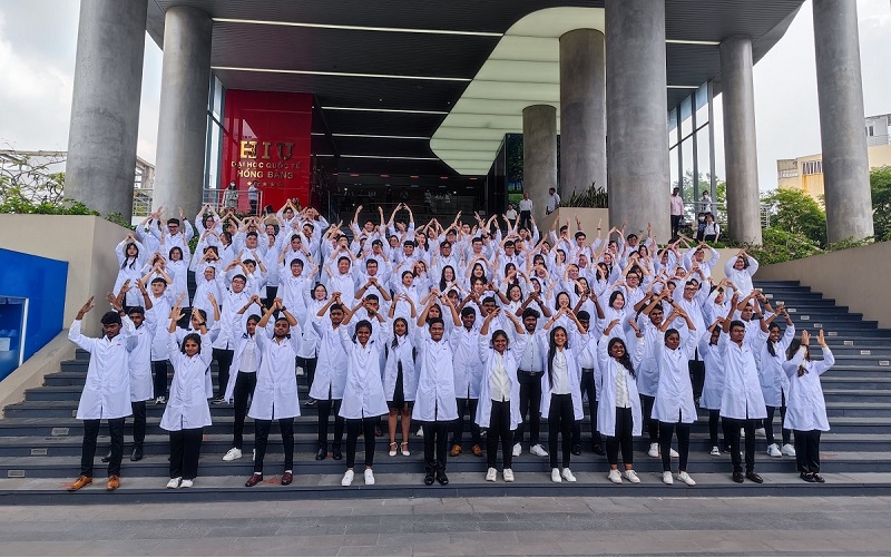 Lễ khoác áo Blouse trắng – 2023