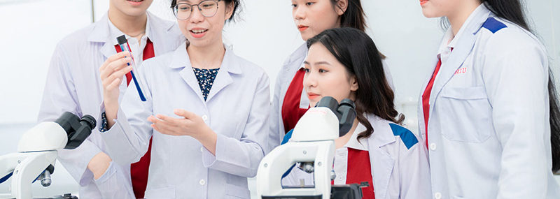 Kỹ thuật Xét nghiệm Y học đóng vai trò quan trọng, giúp chẩn đoán và theo dõi bệnh chính xác