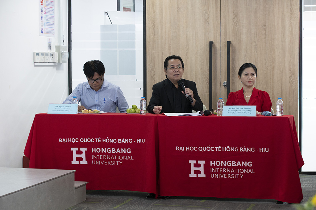 Ban chủ tọa Hội thảo gồm PGS.TS Nguyễn Hữu Huy Nhựt (giữa), TS. Bùi Thị Ngọc Phương (bìa phải), ThS. Nguyễn Văn San (bìa trái) 