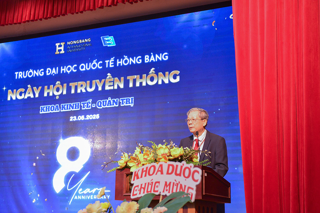 PGS. Phước Minh Hiệp - Trưởng Khoa Kinh tế - Quản trị xúc động ôn lại những thành tựu nổi bật của Khoa trong hành trình 8 năm 