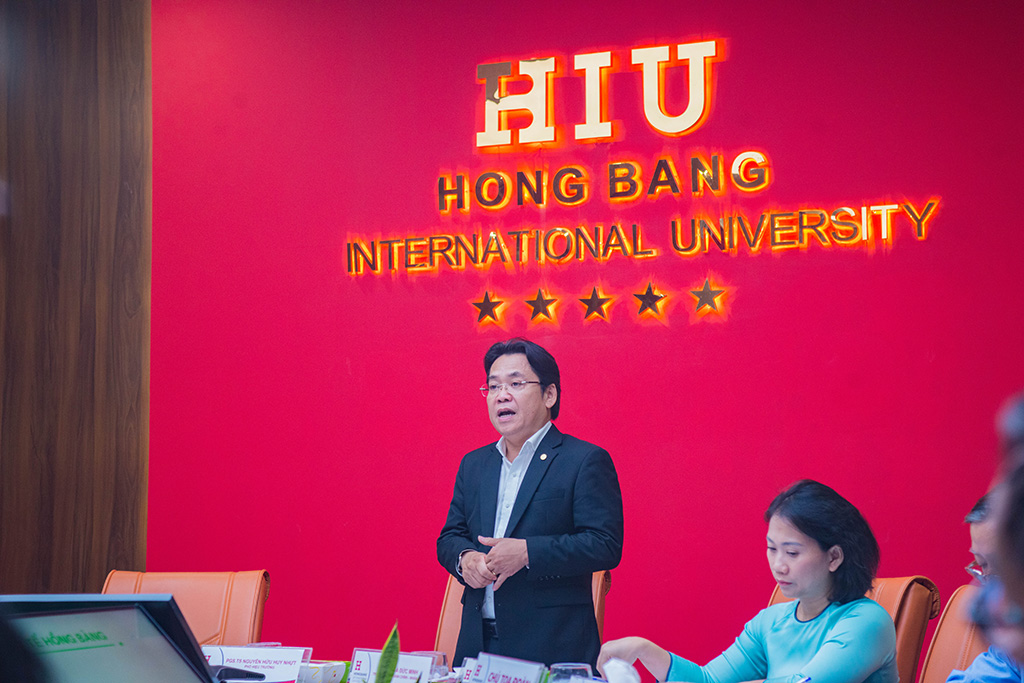 PGS.TS Nguyễn Hữu Huy Nhựt – Phó Hiệu trưởng HIU tổng kết chương trình Hội thảo