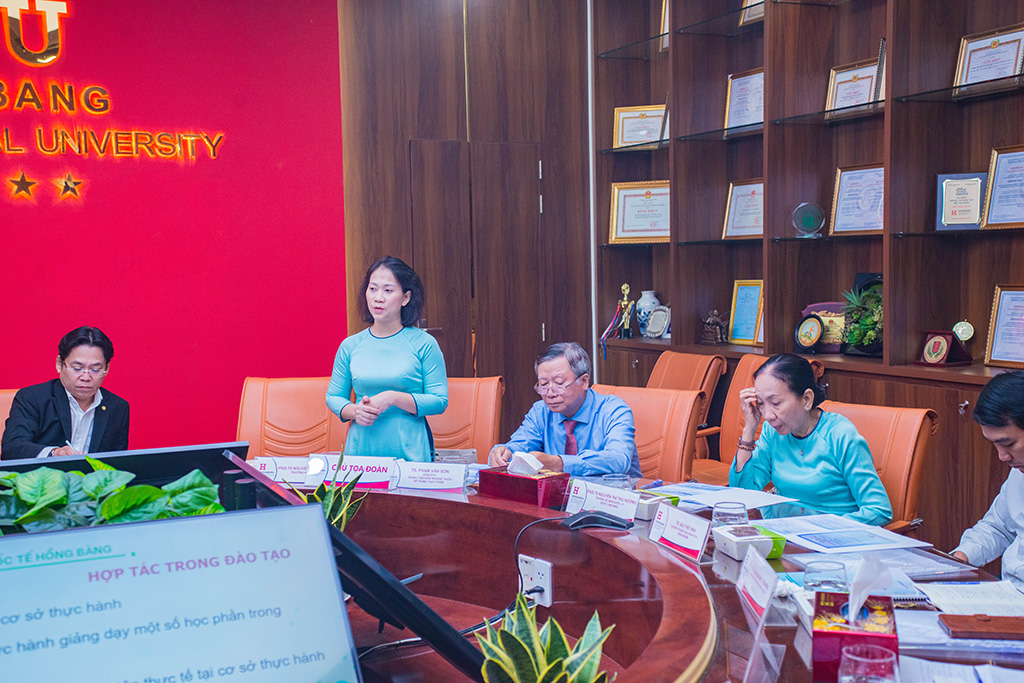 PGS.TS Nguyễn Thị Thu Thủy – Trưởng Khoa Dược HIU chia sẻ tại Hội thảo