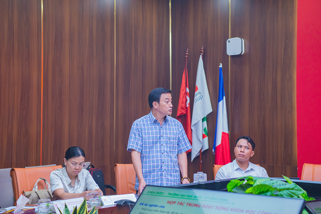 ThS. Nguyễn Xuân Long – Trưởng Khoa Dược, Bệnh viện Quân Y 175 trình bày kiến nghị  tại Hội thảo