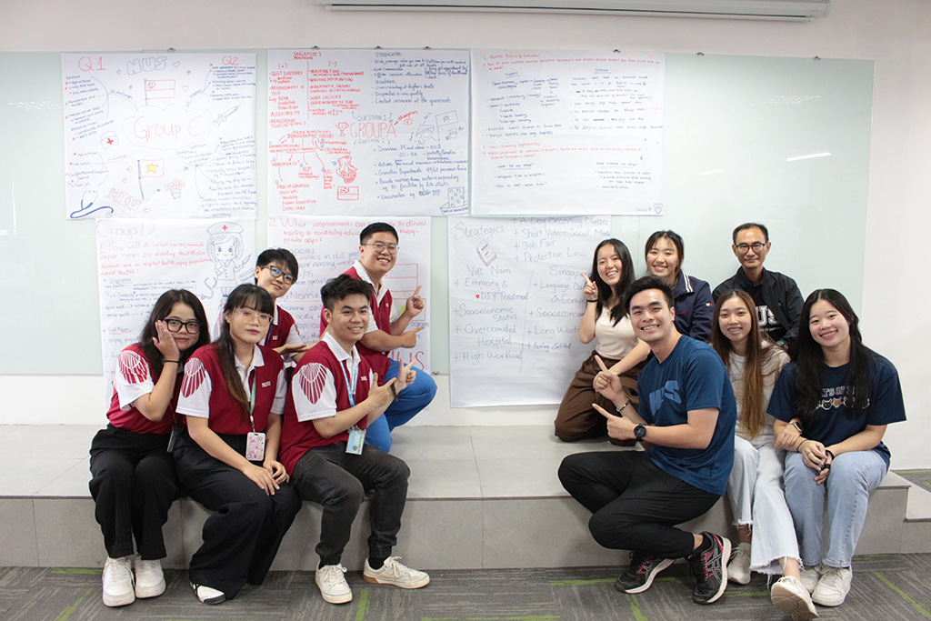 Sinh viên HIU và sinh Đại học Quốc gia Singapore (NUS) trong chương trình giao lưu học thuật, văn hóa