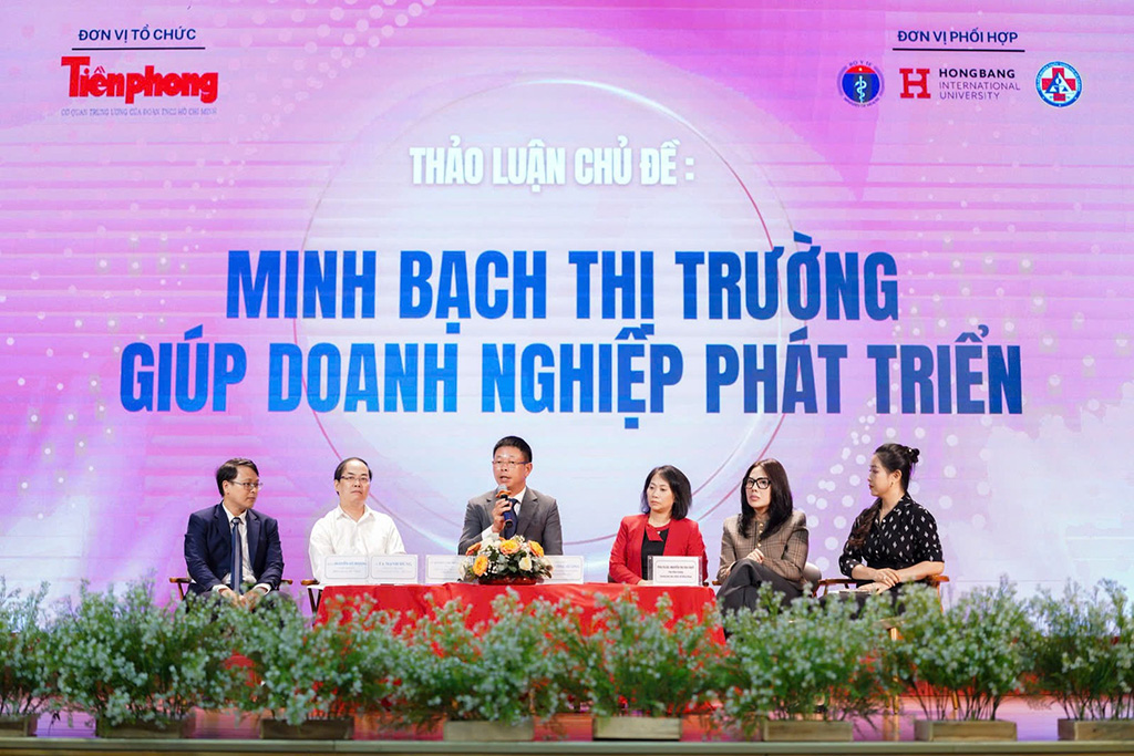 Toàn cảnh buổi thảo luận với chủ đề: Minh bạch thị trường giúp doanh nghiệp phát triển