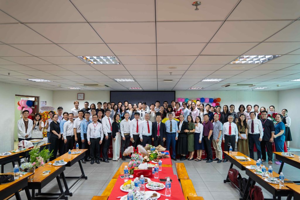 Khoa Y tổ chức cuộc thi cắm hoa và Lễ tri ân nhân ngày Nhà giáo Việt Nam 20/11