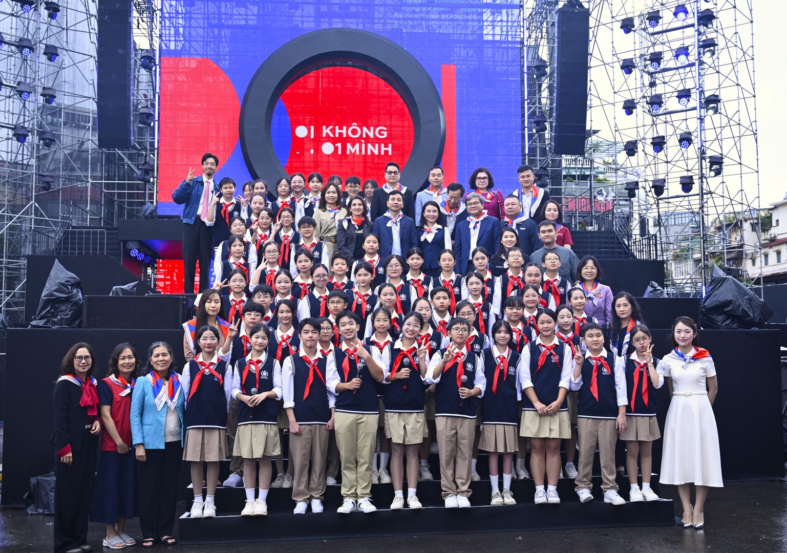 Các đại biểu tại Lễ khai mạc. 