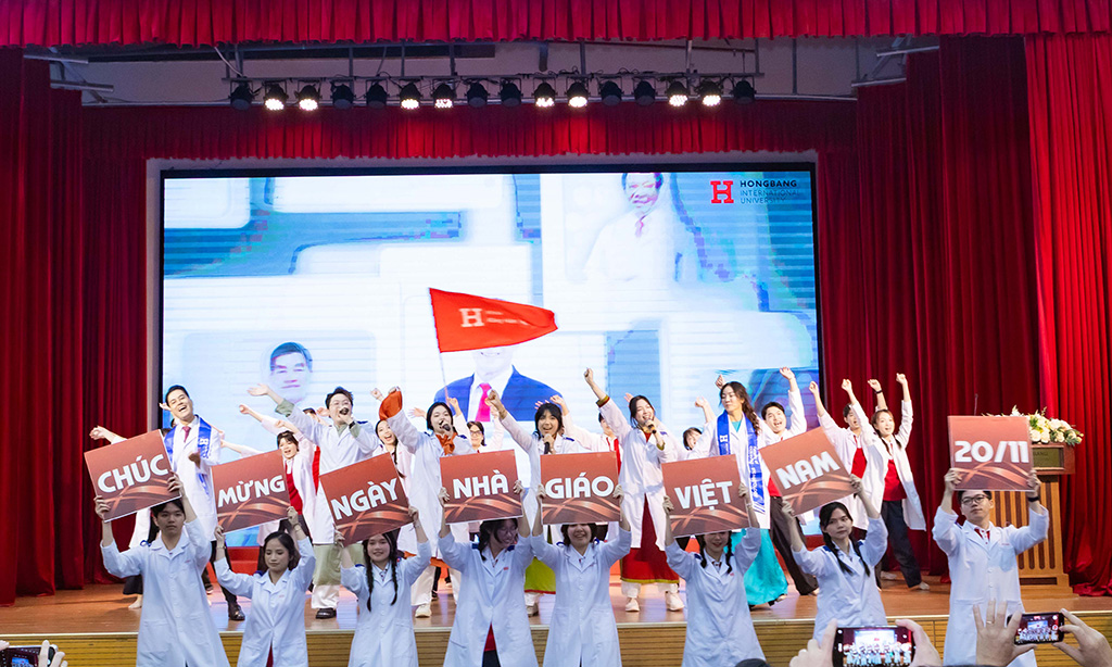 Lễ kỷ niệm 43 năm Ngày Nhà Giáo việt Nam 20/11 diễn ra tại Hội Trường Beethoven HIU