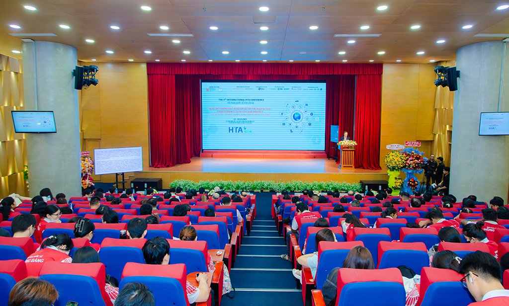 Toàn cảnh Hội nghị Quốc tế Đánh giá Công nghệ Y tế (HTA) lần thứ III diễn ra tại Trường Đại học Quốc tế Hồng Bàng.
