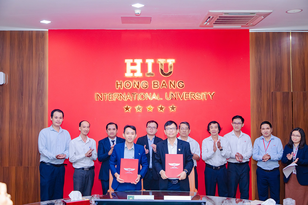 HIU và Công ty TNHH Thương mại Truyền thông Bảo Ngọc tại lễ ký kết hợp tác trong lĩnh vực truyền thông, thiết kế và tổ chức sự kiện.