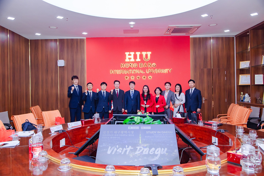 Các đại diện Trường Đại học Quốc tế Hồng Bàng cùng đoàn công tác thành phố Daegu (Hàn Quốc) tại buổi làm việc, mở ra nhiều cơ hội hợp tác trong lĩnh vực giáo dục và đào tạo.