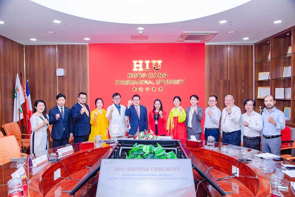 Đại diện hai đơn vị chụp ảnh lưu niệm cùng nhau