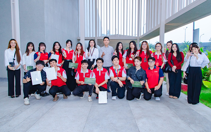 Sinh viên Trường Đại học Quốc tế Hồng Bàng “chạm nghề” tại Zumstart