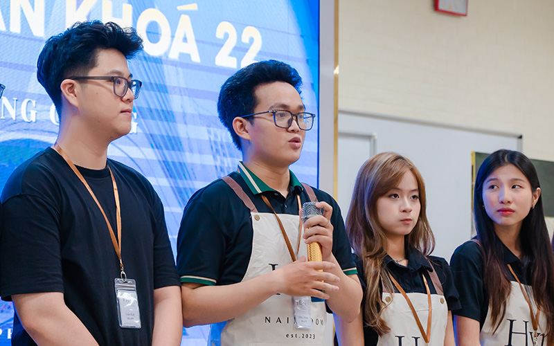 Sinh viên truyền thông HIU bảo vệ đồ án theo mô hình pitching