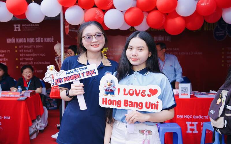Con gái nên học ngành gì dễ xin việc?
