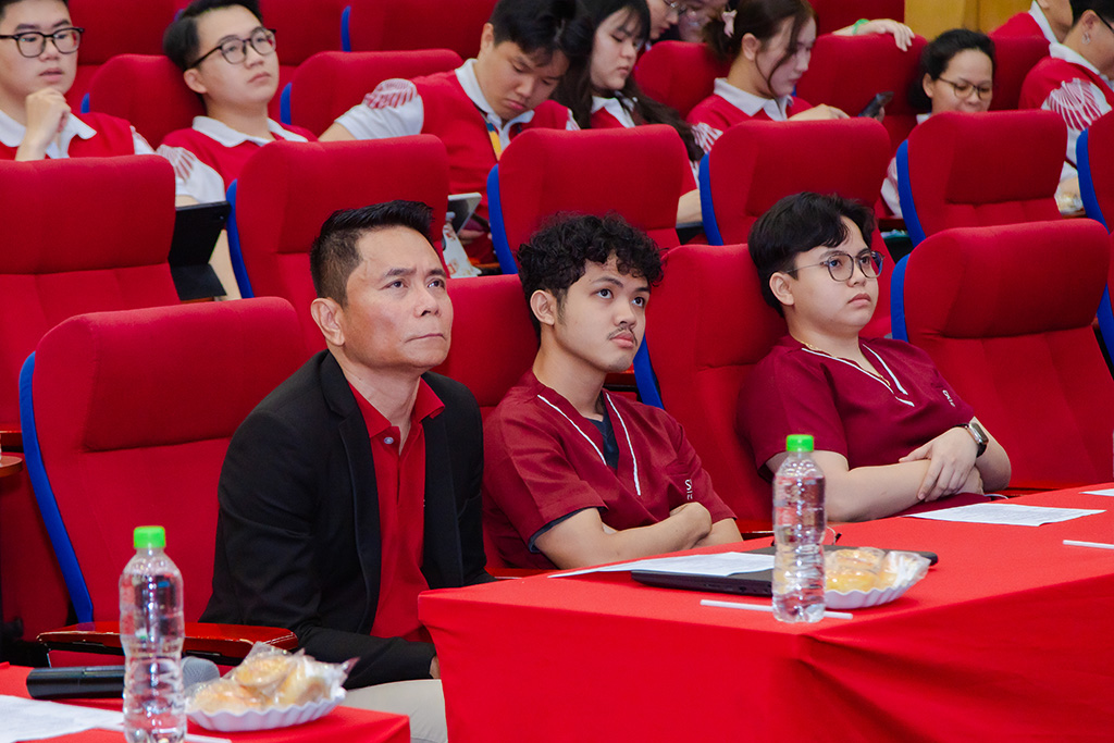 Dr. Lohindren V. Adorable, đại diện Đại học Southwestern University, PHINMA (Philippines) tham gia trao đổi học thuật tại hội nghị.