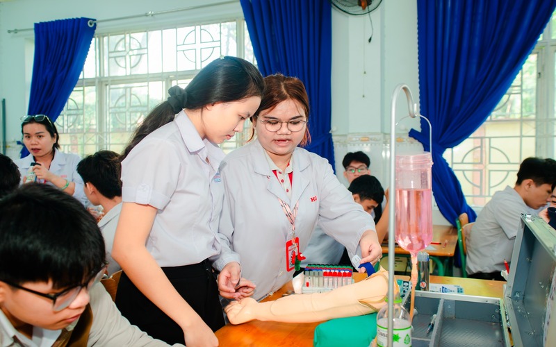 Hướng nội học ngành gì để không phải giao tiếp nhiều?