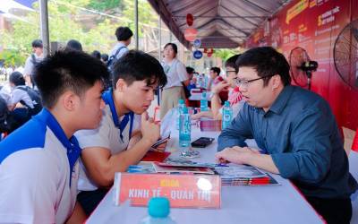 Làm sao để vượt qua áp lực thi cử và chọn trường? Cách giữ bình tĩnh cho 2k8