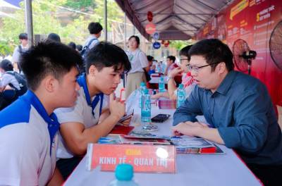 Làm sao để vượt qua áp lực thi cử và chọn trường? Cách giữ bình tĩnh cho 2k8