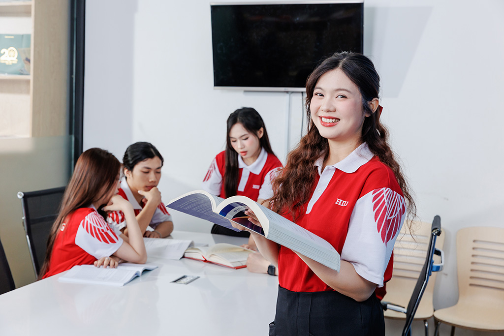 Môi trường học tập quốc tế tại HIU, nơi sinh viên được tiếp cận với nền giáo dục chất lượng cao và cơ hội nghề nghiệp toàn cầu.