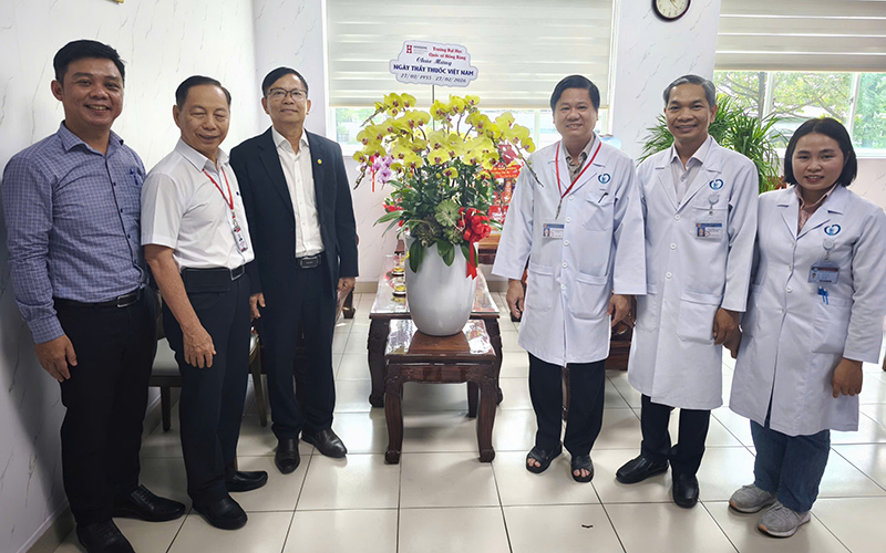 Đào tạo y khoa không thể chỉ trong giảng đường