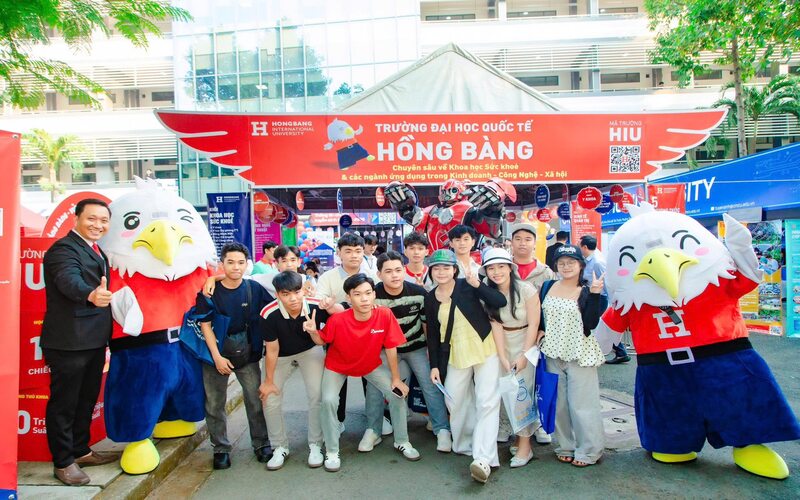 Trường nào có nhiều học bổng cho tân sinh viên nhất? Học bổng HIU 2026 đa dạng các chương trình