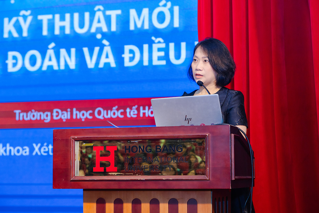 PGS.TS.DS Nguyễn Thị Thu Thủy phát biểu tại hội nghị, nhấn mạnh vai trò của xét nghiệm trong y học hiện đại.