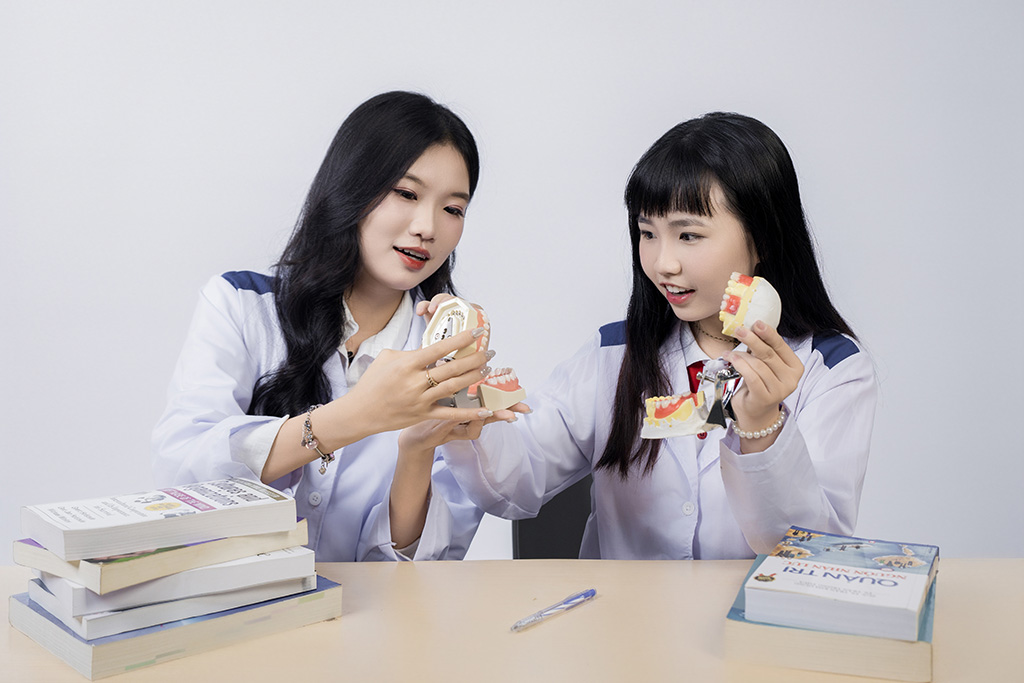 Ngành Kỹ thuật phục hình răng miệng đang trở thành lựa chọn tiềm năng với nhiều cơ hội việc làm ổn định