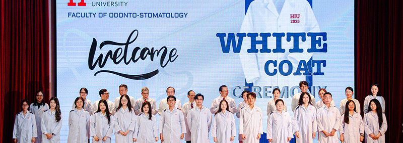 HIU trao áo blouse trắng cho sinh viên Răng Hàm Mặt Khóa 25
