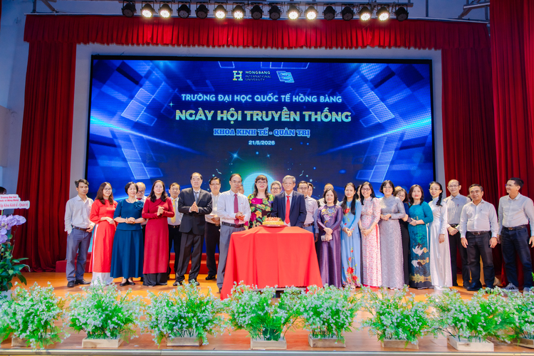 Khoa Kinh tế – Quản trị HIU đánh dấu 9 năm kiến tạo môi trường học tập gắn với thực tiễn
