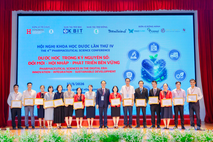 Đào tạo dược sĩ trước làn sóng AI và chăm sóc cá thể hóa