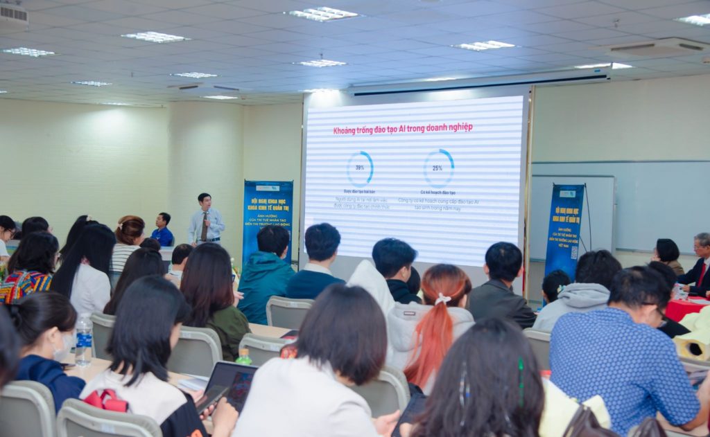 TS Nguyễn Trần Sỹ cập nhật số liệu về xu hướng ứng dụng AI trong công việc