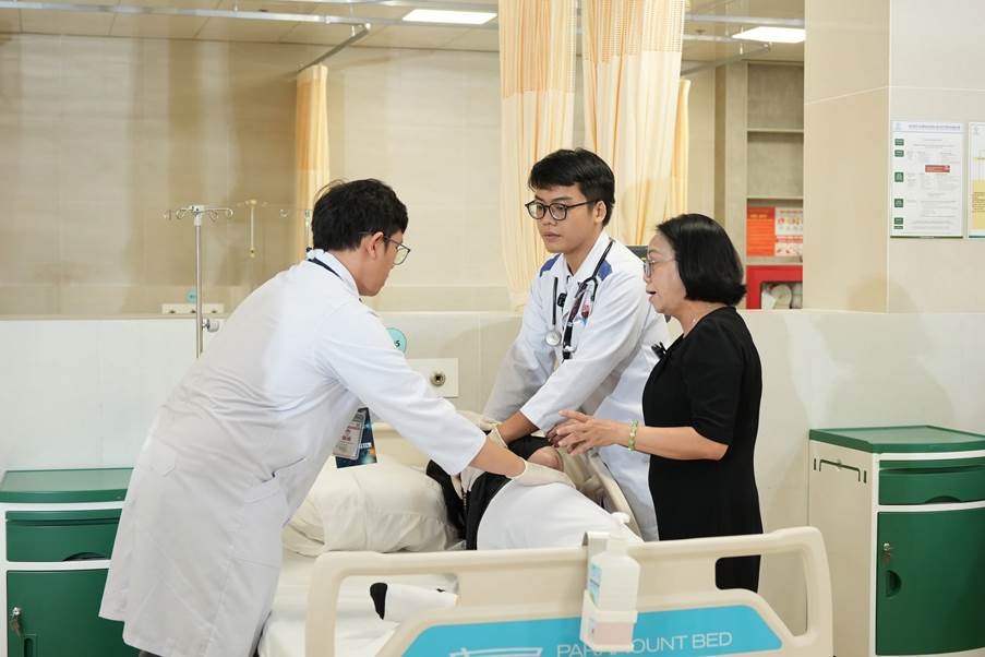 Sinh viên khối ngành sức khỏe HIU tiếp cận môi trường lâm sàng