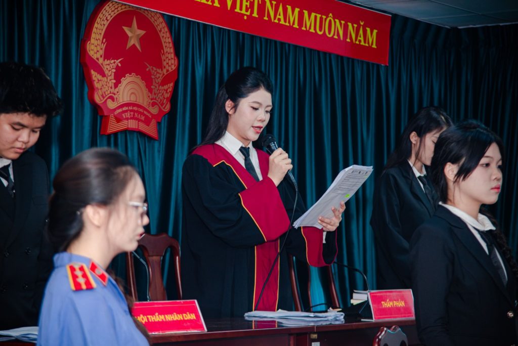 Sinh viên Luật HIU được thực hành diễn án