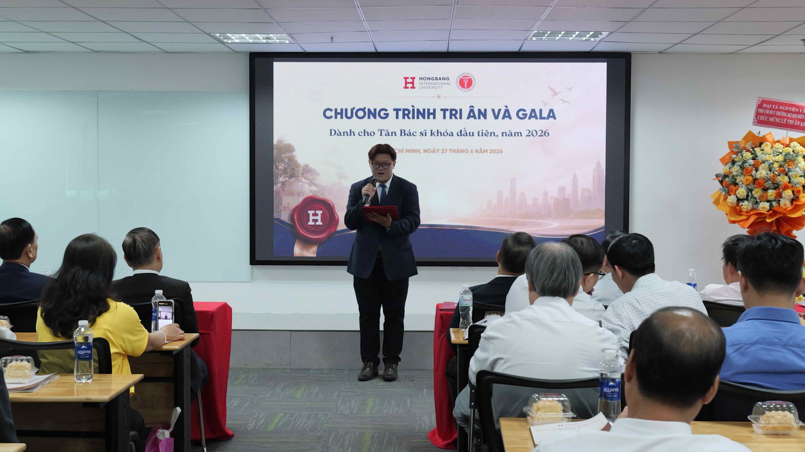 Khoảnh khắc tại chương trình tri ân của Khoa Y HIU