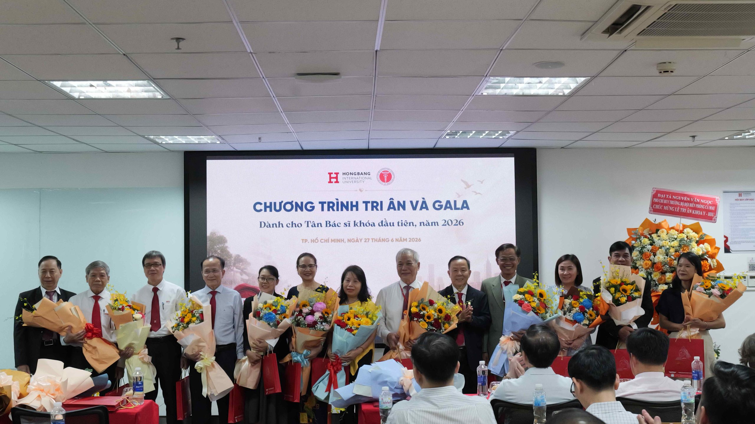 Khoảnh khắc lưu niệm của tân bác sĩ Y khoa K20
