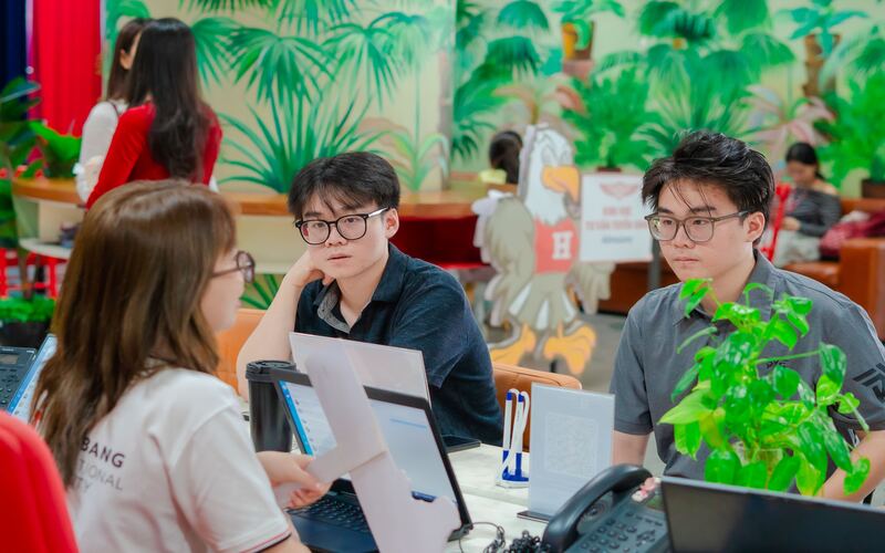 Đăng ký nguyện vọng trên cổng Bộ rồi có cần theo dõi website trường không?